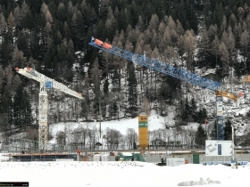 COMANSA 21LC210 + RAIMONDI MRT126 - OVERSKY SA - GRU A TORRE